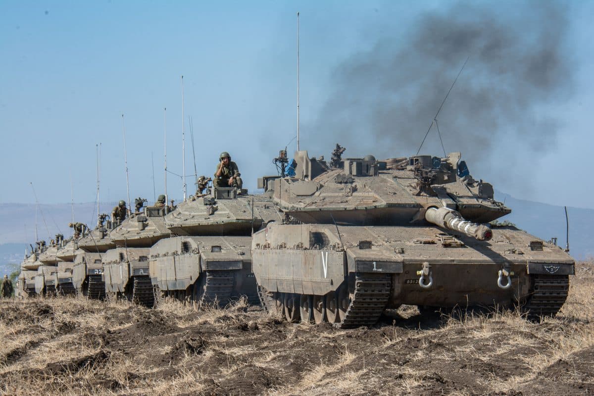 M1 Abrams tank and Merkava Mk 4 tank side by side comparison showing their contrasting designs