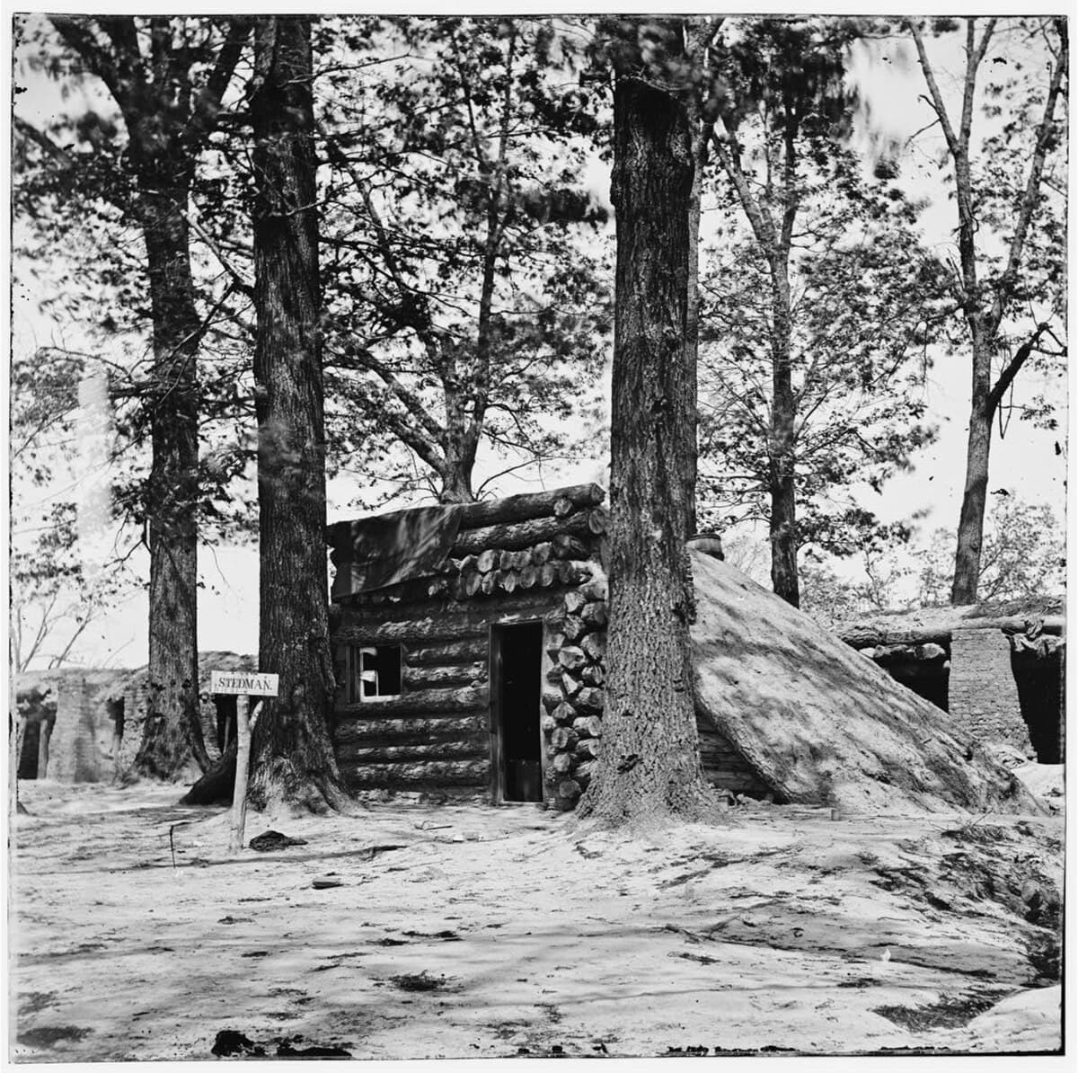 Confederate soldiers assaulting Fort Stedman in the Petersburg siege lines, the last Confederate attack of the Civil War, March 25, 1865