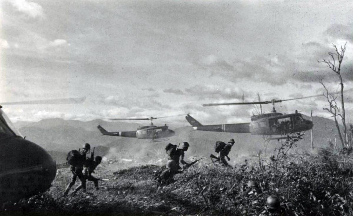 American soldiers boarding transport aircraft during the final withdrawal from South Vietnam in March 1973