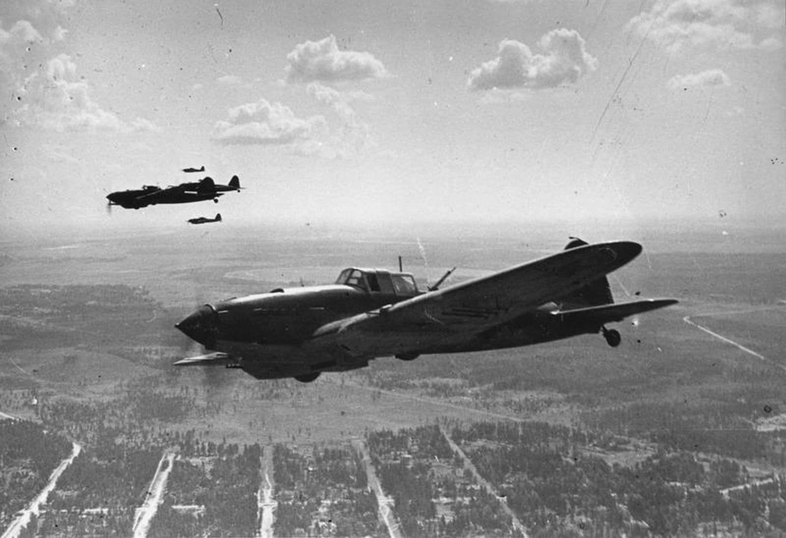 Il-2 Shturmoviks of the 15th Guards approaching targets