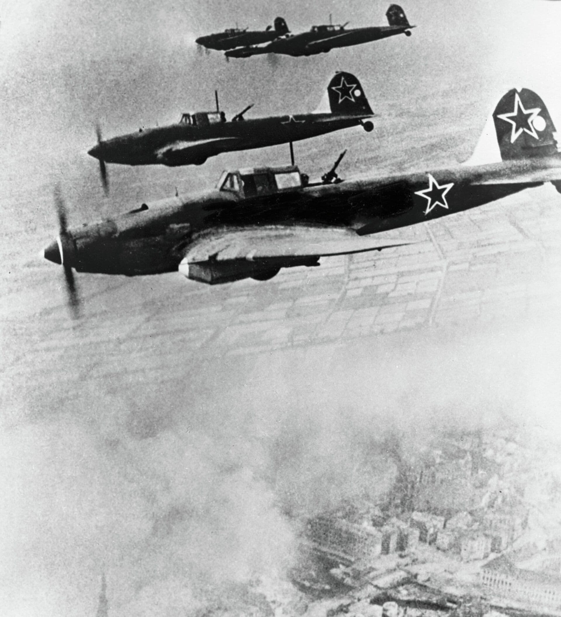 Il-2 Shturmoviks flying over Berlin, 1945