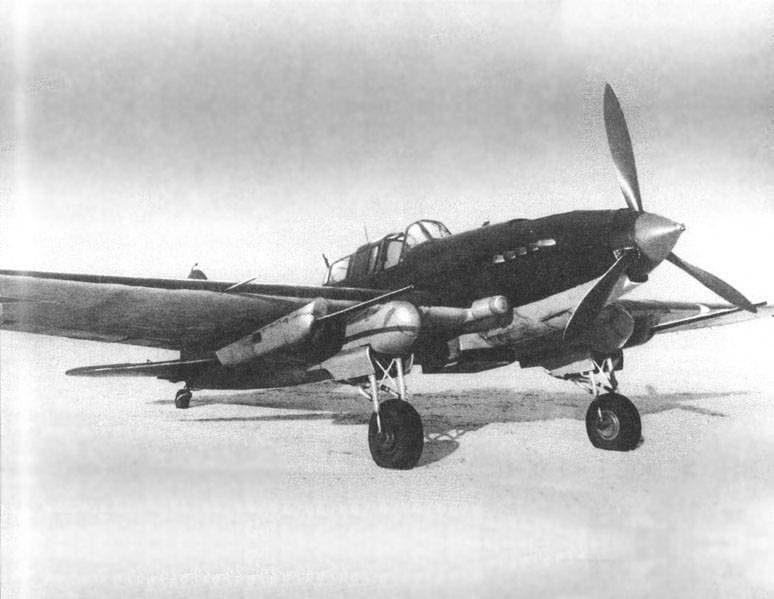 Il-2 equipped with NS-37 cannon pods, Moscow 1943