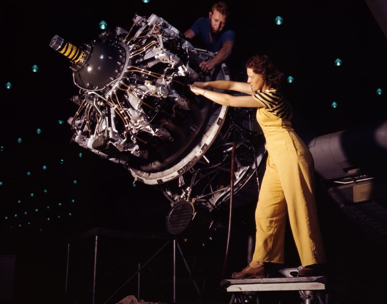 P-47D-5-RE engine and cowling exposed during maintenance, showing the massive R-2800 Double Wasp