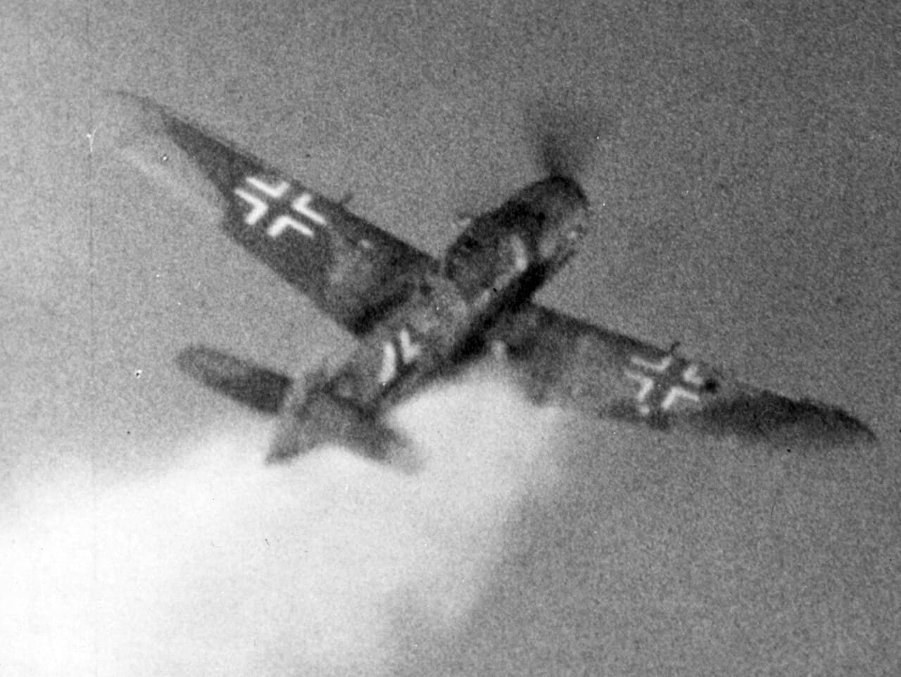 Gun camera footage of a Bf 109G over Gelsenkirchen, Germany, November 1943