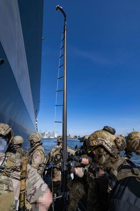 Norwegian FSK Forsvarets Spesialkommando operators during Arctic training exercise