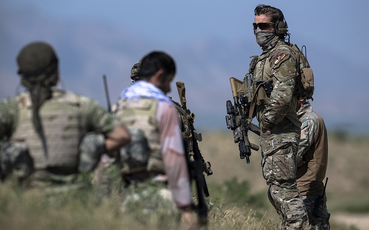 Dutch KCT Korps Commandotroepen operators during special operations training