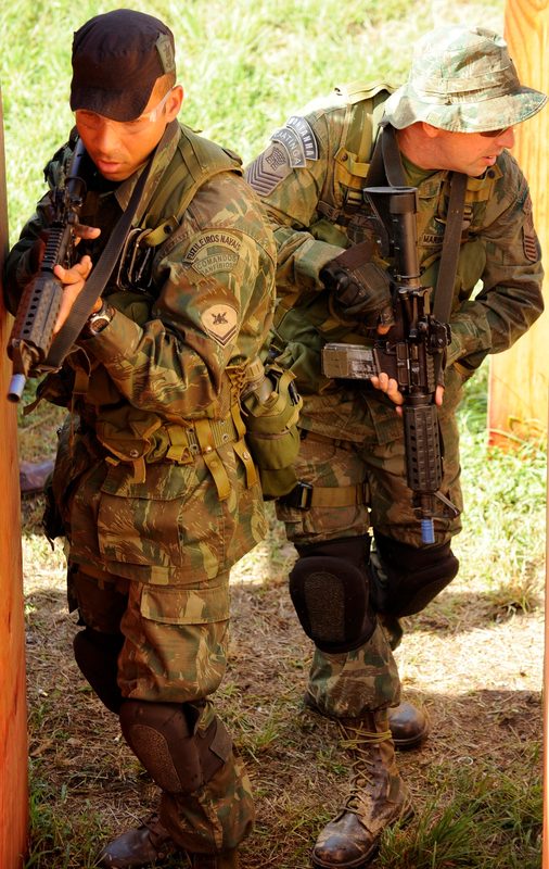 Brazilian GRUMEC combat divers during underwater special operations training