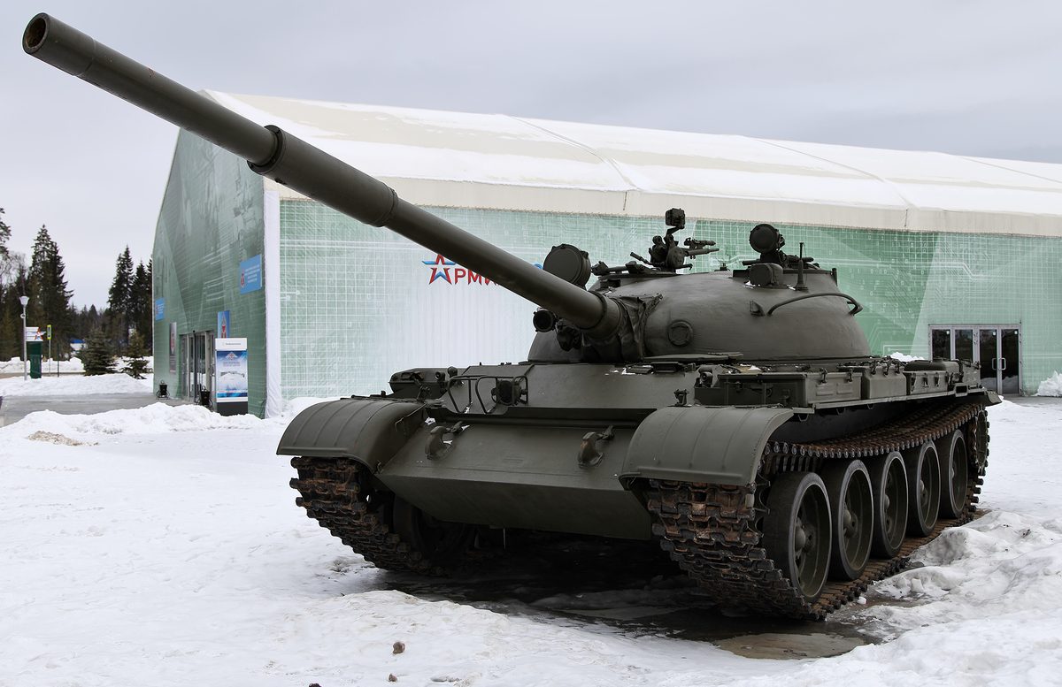 Soviet T-62 medium tank with its 115mm smoothbore gun in desert terrain