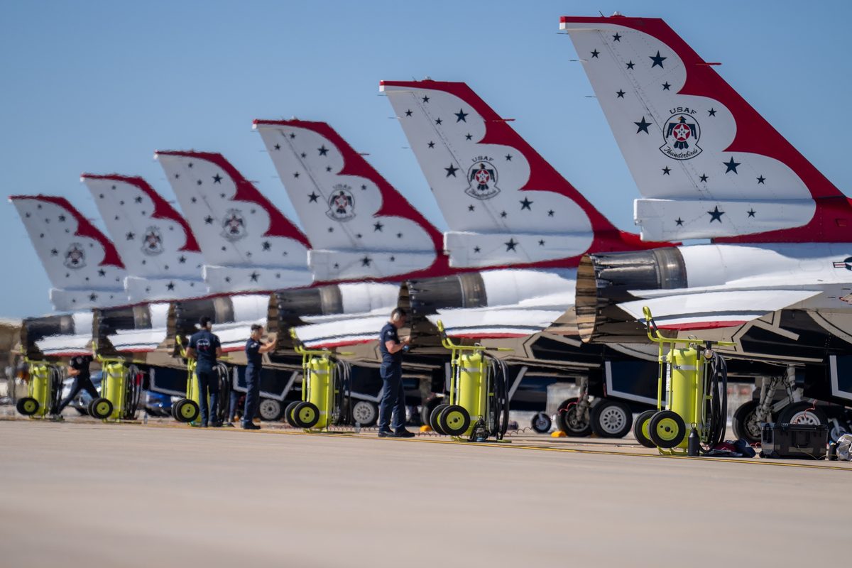 Thunderbirds F-16s perform during the Great Texas Airshow