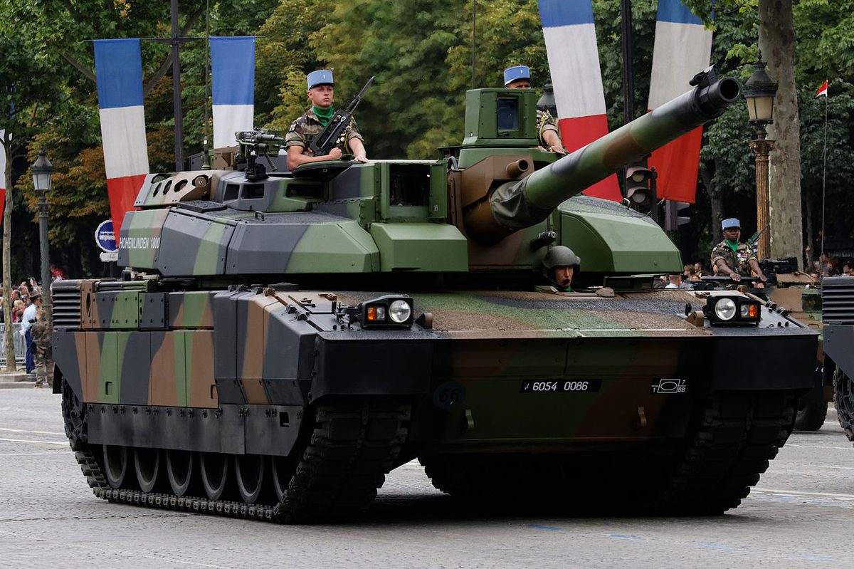 Side-by-side comparison showing the Leclerc tank's compact profile next to other Western main battle tanks