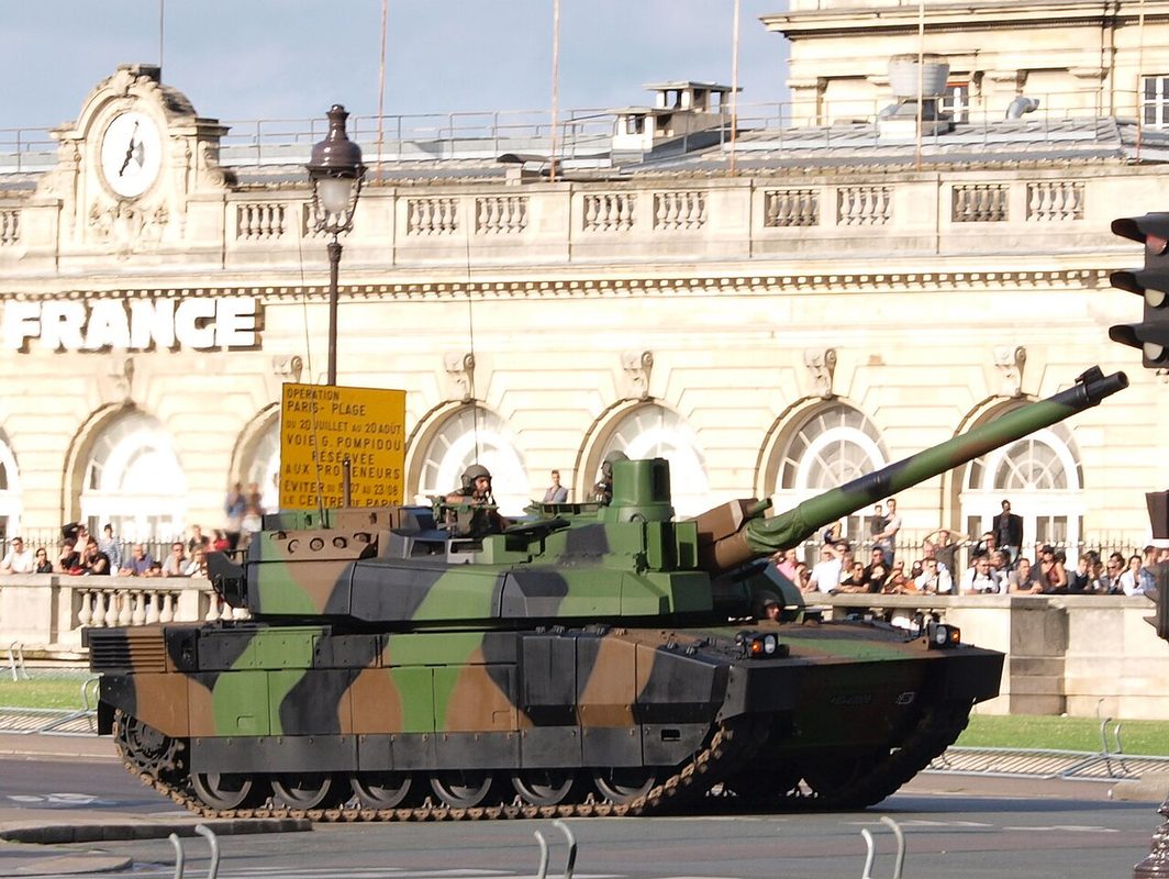 Leclerc tank turret and gun profile during a Bastille Day parade in Paris