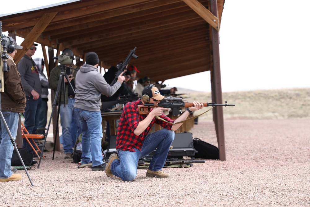 Army soldiers receive coaching on weapons safety procedures