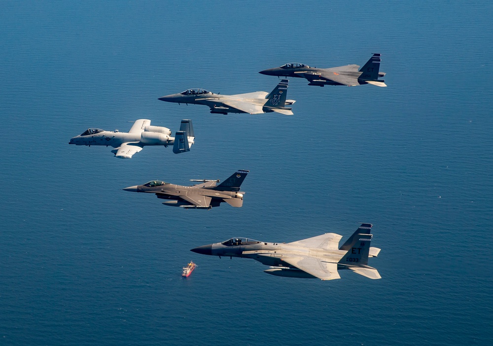 KC-135 Stratotanker conducting aerial refueling