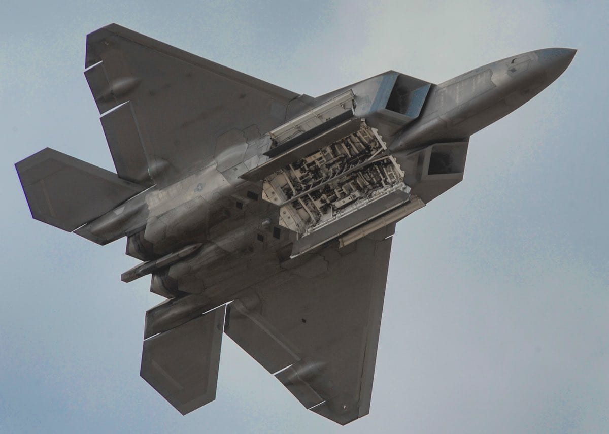 F-22 bomb bay, F-22 facts