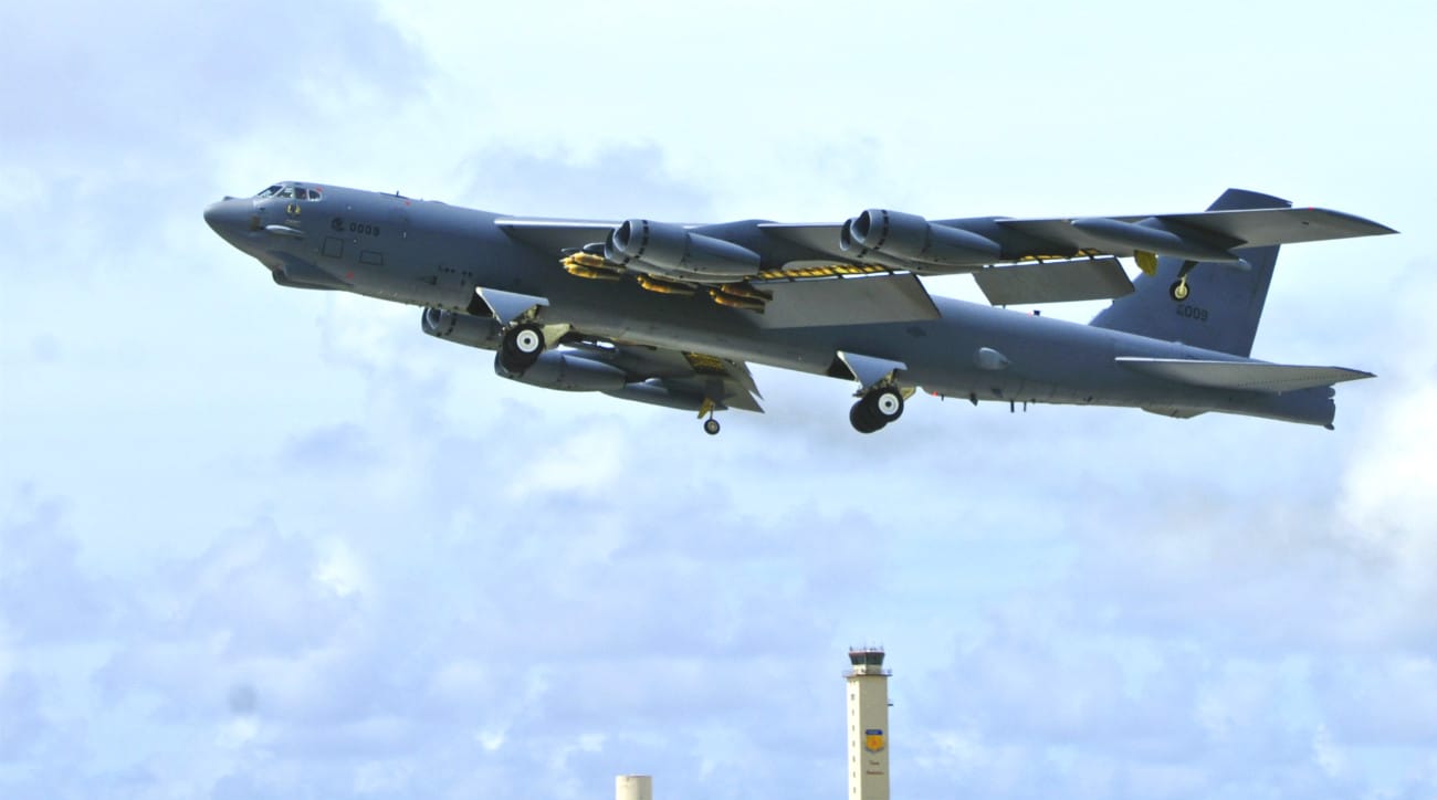 B-52 Aircraft Bombs out