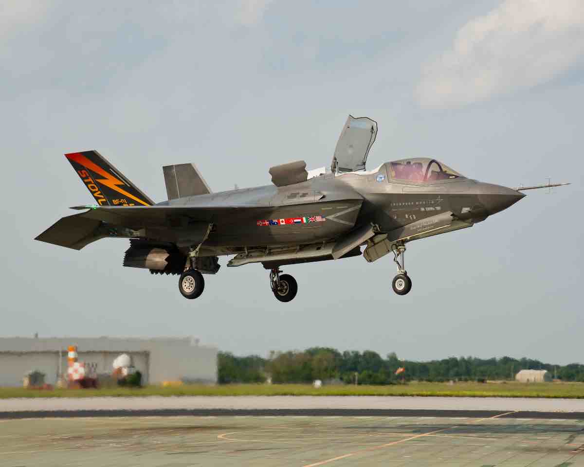 features of the F-35